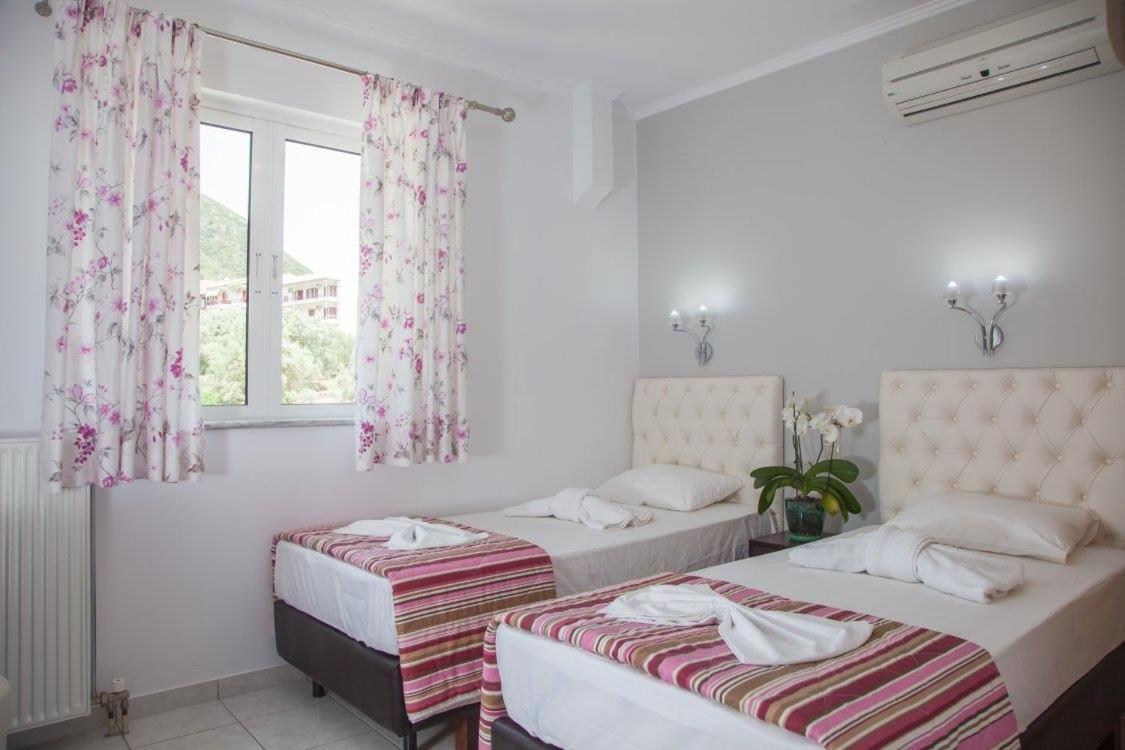 Dimosthenis Apartments 니드리 외부 사진